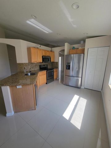 536 SW Indian Key Drive, Port St. Lucie, FL 34986