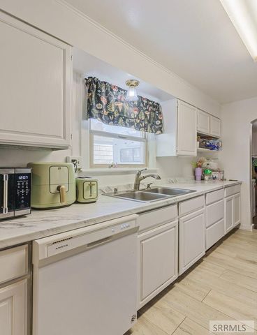 56 Cottonwood Avenue, Pocatello, ID 83204