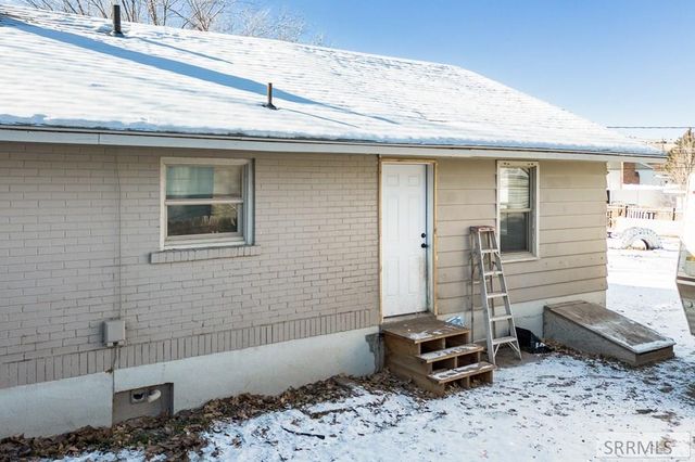 56 Cottonwood Avenue, Pocatello, ID 83204