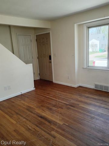 33511 Pierce Street, Garden City, MI 48135