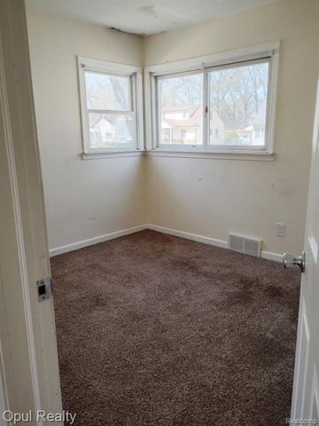 33511 Pierce Street, Garden City, MI 48135