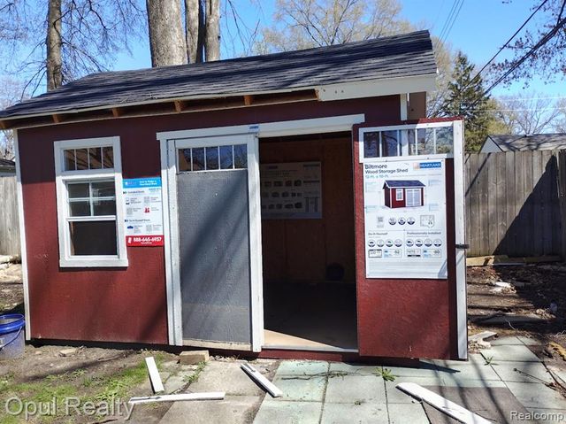 33511 Pierce Street, Garden City, MI 48135