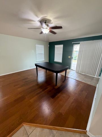 10319 Grand Club Dr, San Antonio, TX 78239