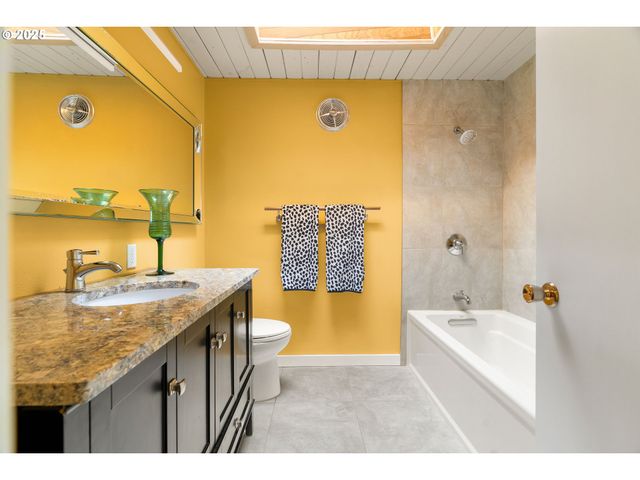 5544 Sw Wilbard St, Portland, OR 97219