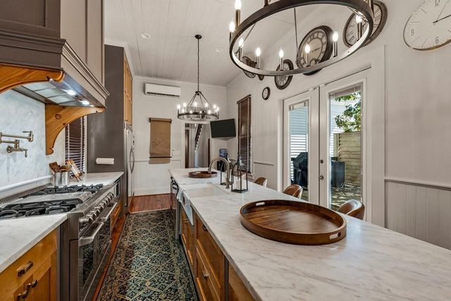2110 Avenue O, Galveston, TX 77550