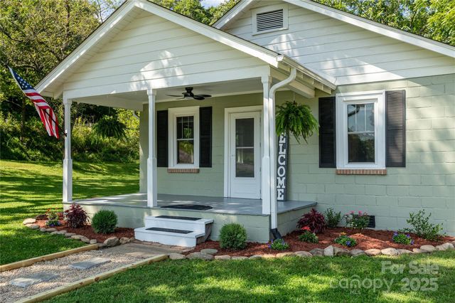 2 Foster Creek Road, Horse Shoe, NC 28742