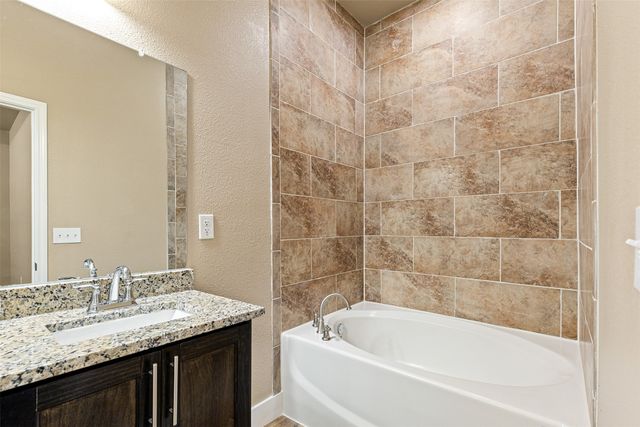 413 Henderson Street, Bonham, TX 75418