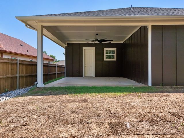 413 Henderson Street, Bonham, TX 75418