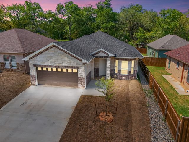 413 Henderson Street, Bonham, TX 75418