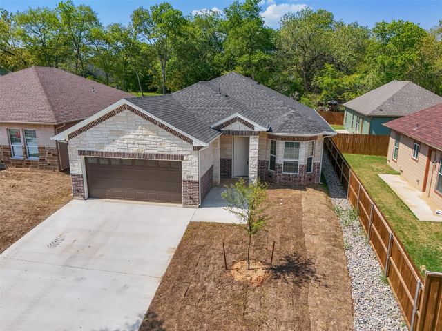 413 Henderson Street, Bonham, TX 75418