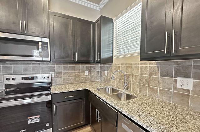 413 Henderson Street, Bonham, TX 75418