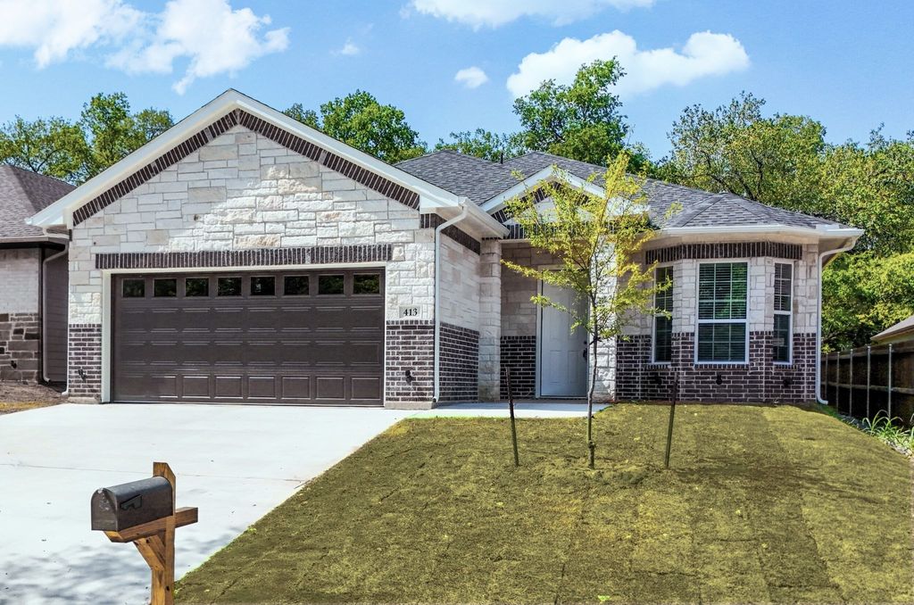 413 Henderson Street, Bonham, TX 75418