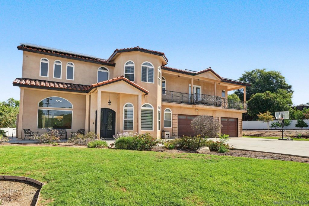 1946 Garrison, El Cajon, CA 92019