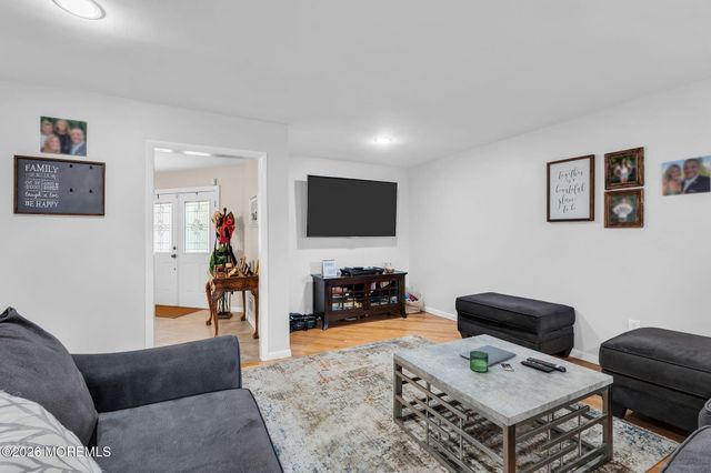 28 Five Points Road, Freehold, NJ 07728