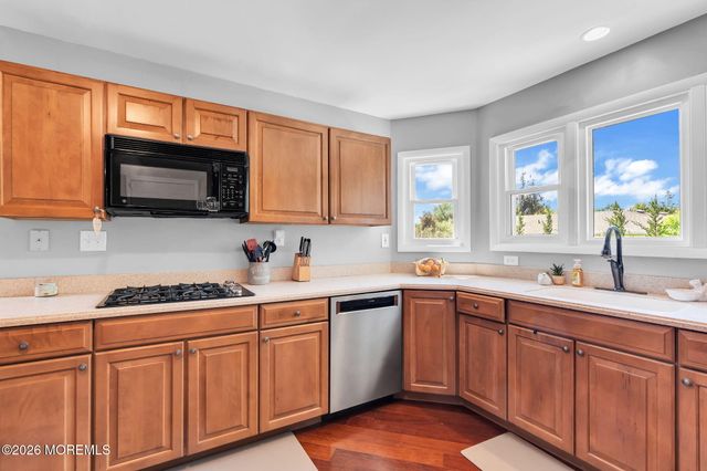 28 Five Points Road, Freehold, NJ 07728