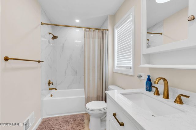 28 Five Points Road, Freehold, NJ 07728