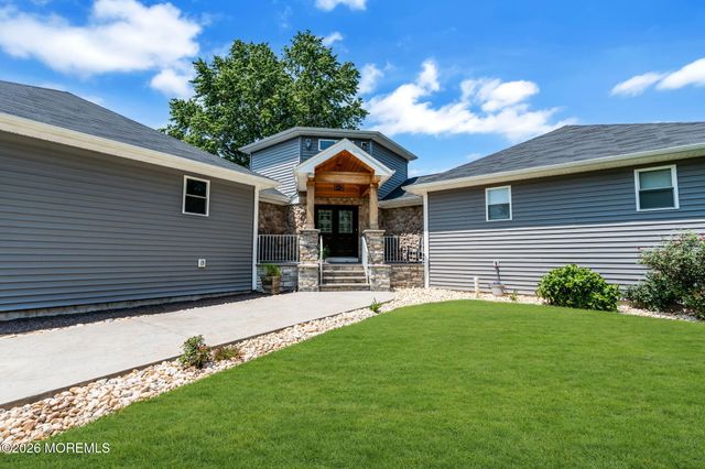28 Five Points Road, Freehold, NJ 07728