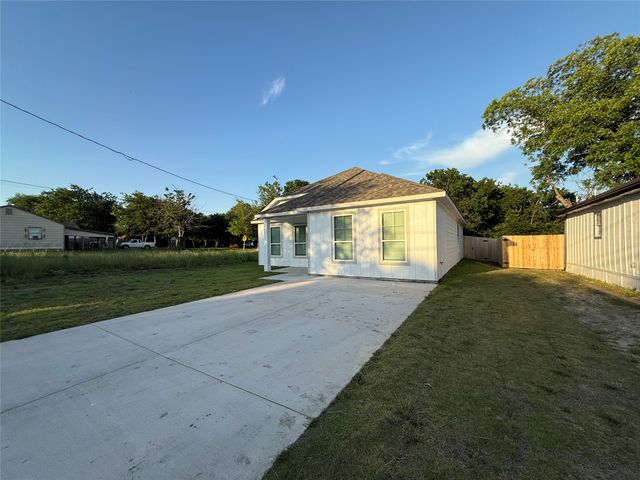 2205 Wellington Street, Greenville, TX 75401