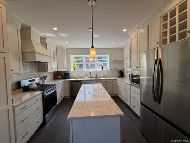 1661 Old Country Road 563, Riverhead, NY 11901