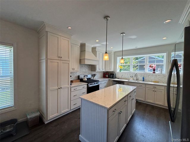 1661 Old Country Road 563, Riverhead, NY 11901