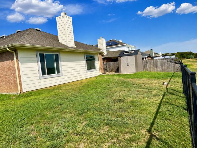 10400 Lake Park Drive, Hurst, TX 76053