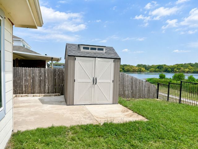 10400 Lake Park Drive, Hurst, TX 76053