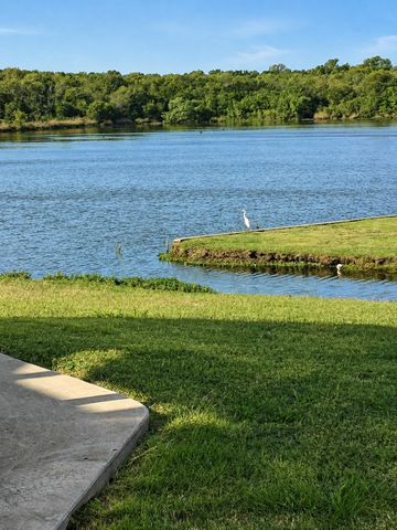 10400 Lake Park Drive, Hurst, TX 76053