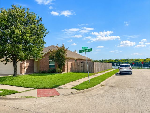 10400 Lake Park Drive, Hurst, TX 76053
