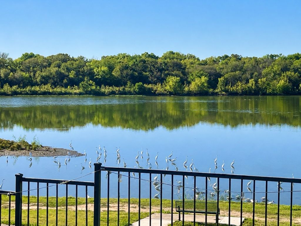 10400 Lake Park Drive, Hurst, TX 76053