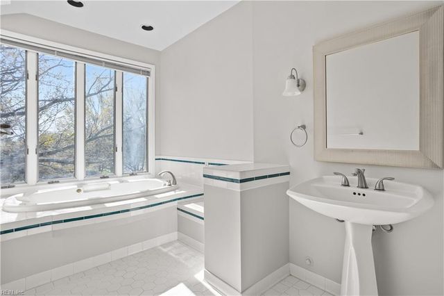 609 Botetourt GDNS, Norfolk, VA 23507