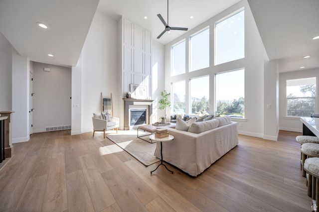 695 W HIDDEN FARM DR, Farmington, UT 84025