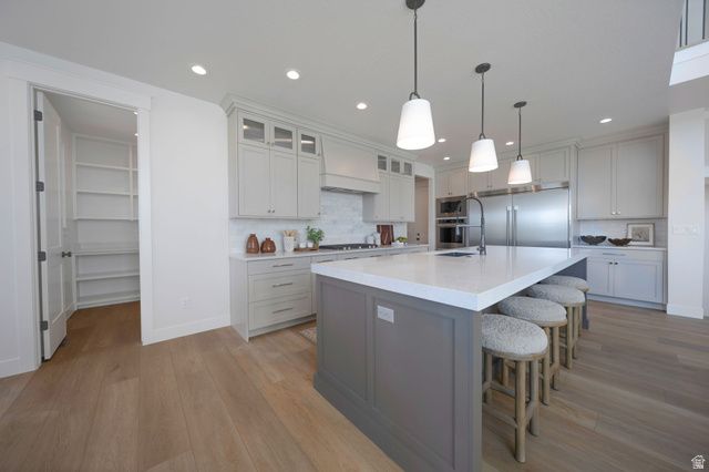 695 W HIDDEN FARM DR, Farmington, UT 84025