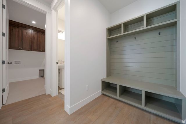 695 W HIDDEN FARM DR, Farmington, UT 84025