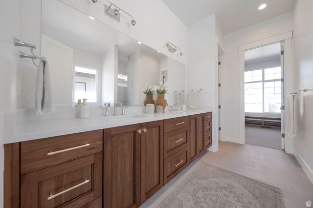 695 W HIDDEN FARM DR, Farmington, UT 84025