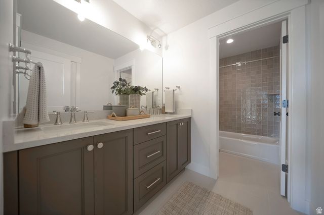 695 W HIDDEN FARM DR, Farmington, UT 84025