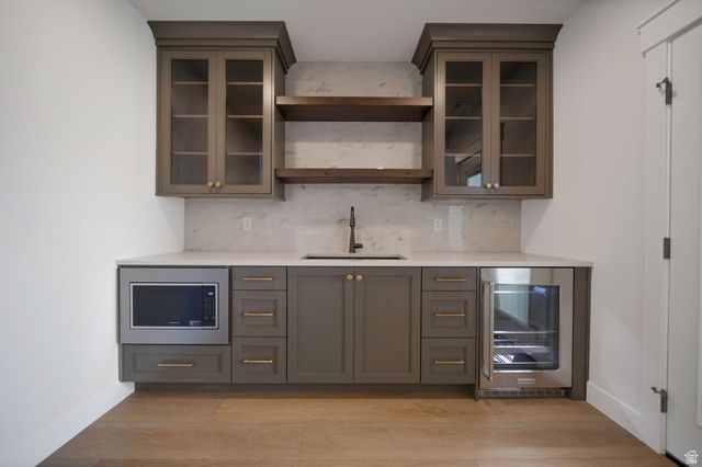 695 W HIDDEN FARM DR, Farmington, UT 84025