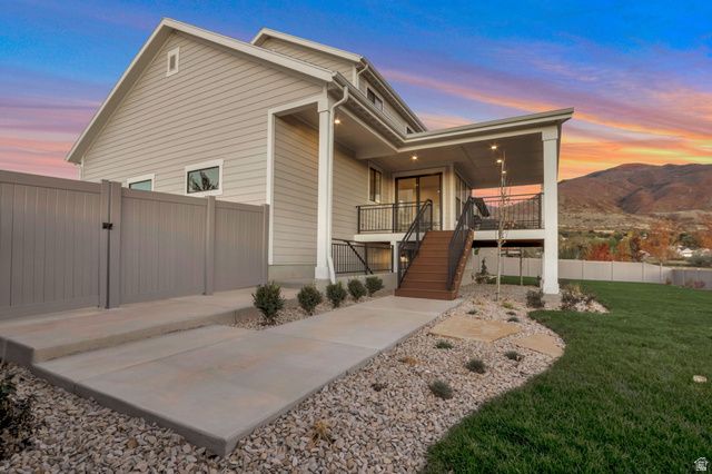 695 W HIDDEN FARM DR, Farmington, UT 84025