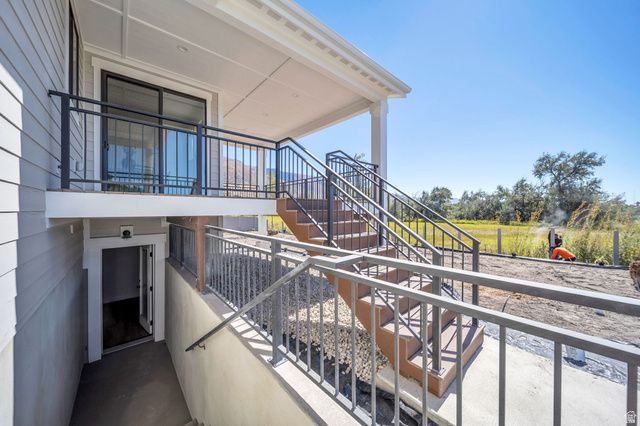 695 W HIDDEN FARM DR, Farmington, UT 84025