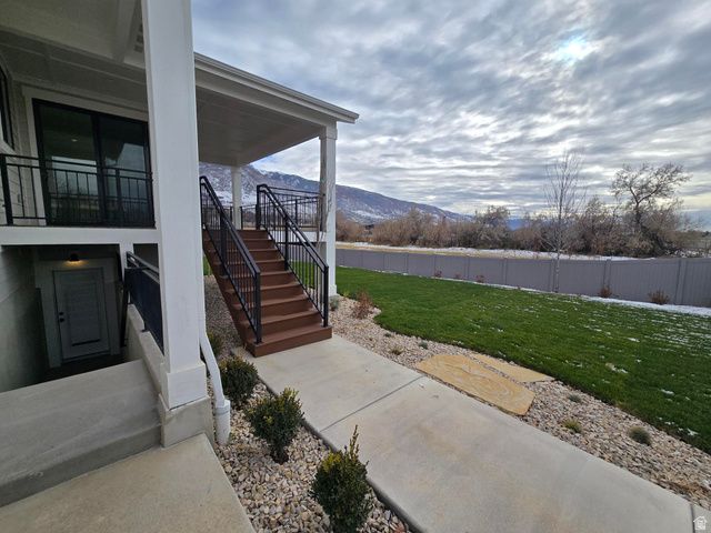 695 W HIDDEN FARM DR, Farmington, UT 84025