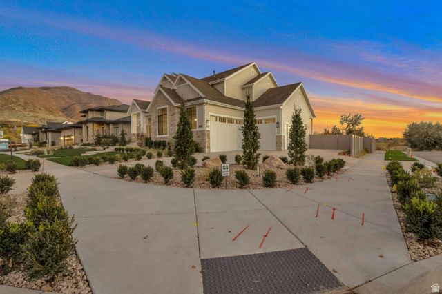 695 W HIDDEN FARM DR, Farmington, UT 84025