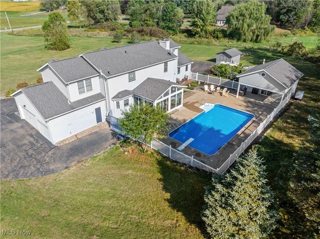 11900 Hoover Avenue NW, Uniontown, OH 44685