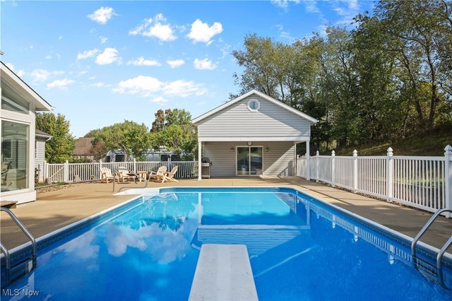 11900 Hoover Avenue NW, Uniontown, OH 44685