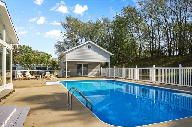 11900 Hoover Avenue NW, Uniontown, OH 44685