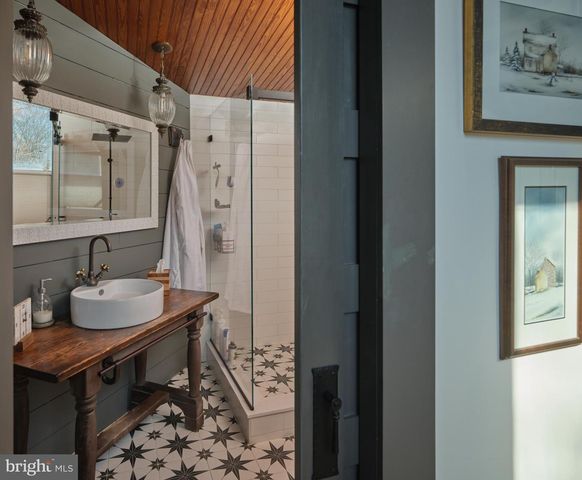 5 WATER ST, Lebanon, NJ 08833