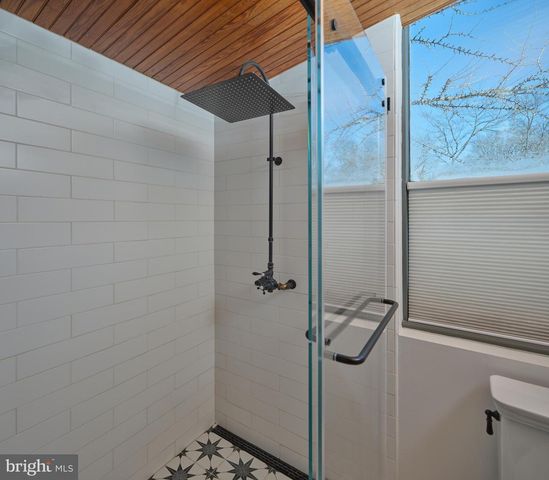 5 WATER ST, Lebanon, NJ 08833