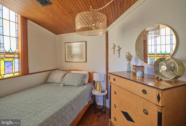 5 WATER ST, Lebanon, NJ 08833