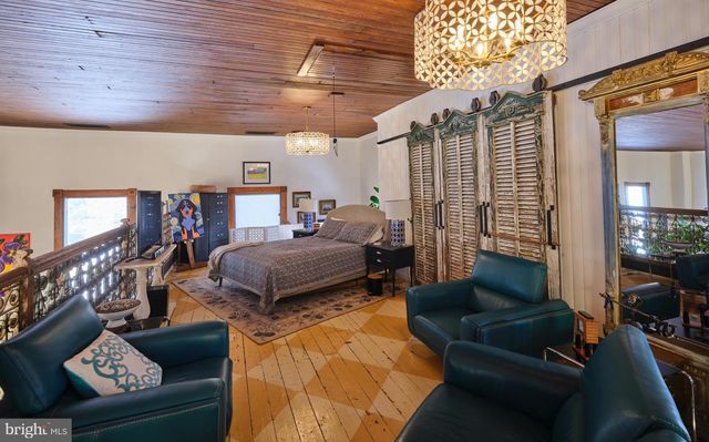 5 WATER ST, Lebanon, NJ 08833