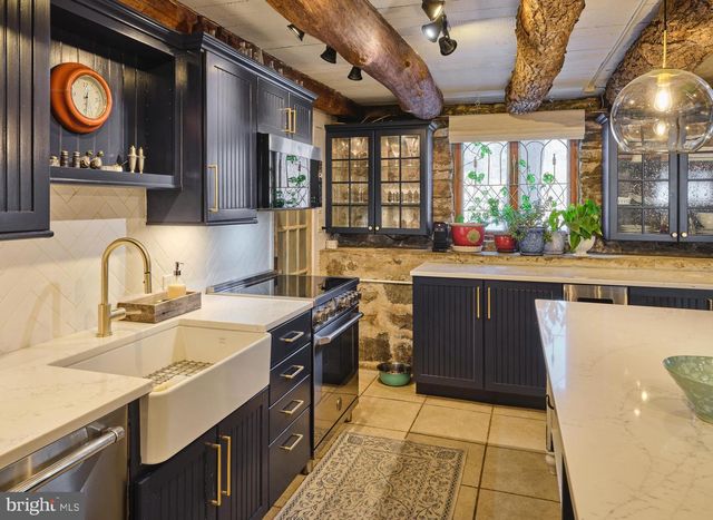 5 WATER ST, Lebanon, NJ 08833