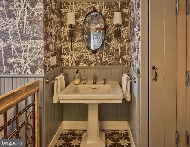 5 WATER ST, Lebanon, NJ 08833