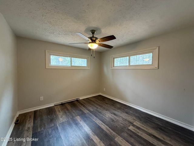 386 Pine Ridge Dr, Brandenburg, KY 40108